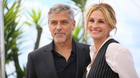 George Clooney and Julia Roberts posing with formal attire